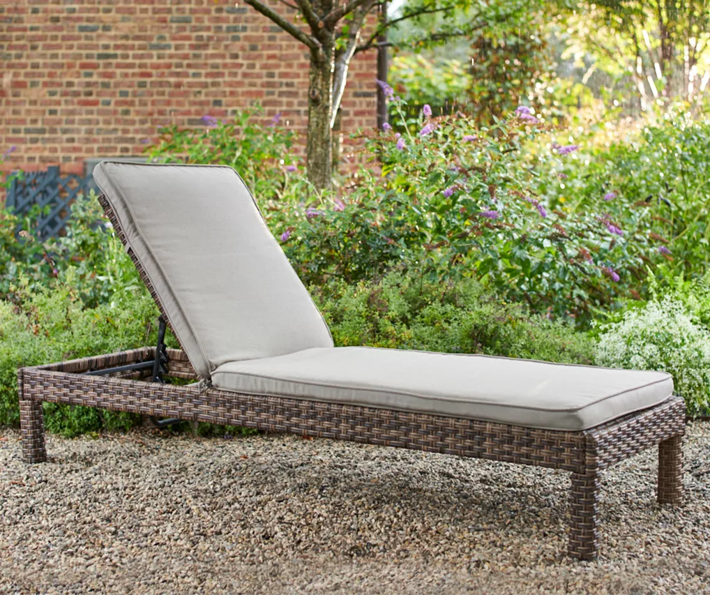 Broyhill Eagle Brooke All-Weather Wicker Cushioned Chaise Lounger 4 Broyhill Eagle Brooke All-Weather Wicker Cushioned Chaise Lounger - Image 4