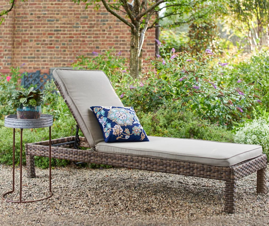 Broyhill Eagle Brooke All-Weather Wicker Cushioned Chaise Lounger 5 Broyhill Eagle Brooke All-Weather Wicker Cushioned Chaise Lounger - Image 5